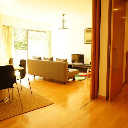 Modern Apartment Near The Bridge Лиссабон Экстерьер фото